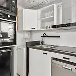 Studio Herold - Place De Victoires By B\'Your Home