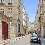 Studio Herold - Place De Victoires By B\'Your Home